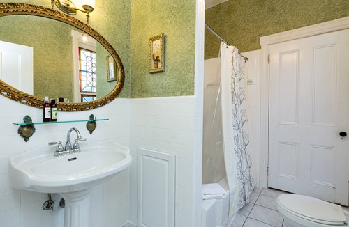 Kingston Bed & Breakfast | The Secret Garden B&B Inn