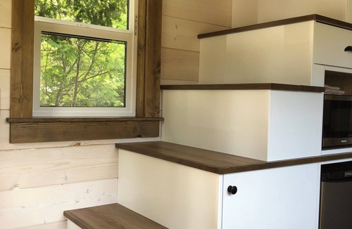 Courtenay Cabin | The Thistle - On Quiet Country Acreage - with A/C