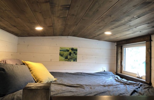 Courtenay Cabin | The Thistle - On Quiet Country Acreage - with A/C