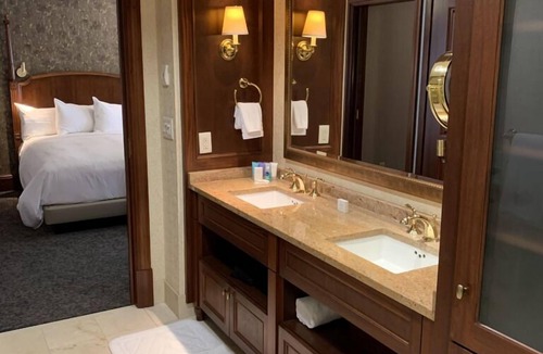 Downtown Hotel | The Towers At Kahler Grand Hotel