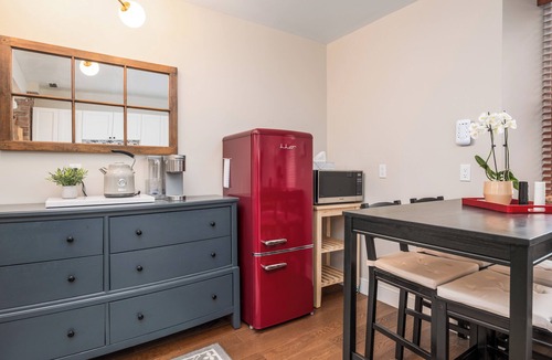 Inner Harbour House | The Townhouse, Downtown Kingston