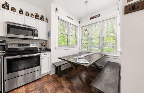 Cherry Valley House | The Trillium - 2 Pine Forest