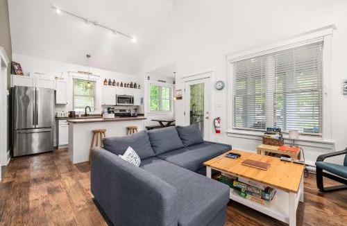 Cherry Valley House | The Trillium - 2 Pine Forest