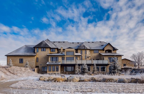 Calgary Villa | The Villa with a View