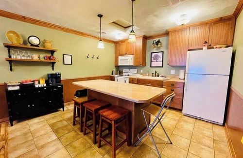 Redwood Falls House | The Vintage Inn - Hidden Gem!