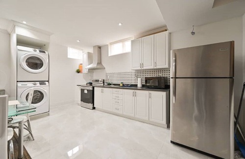 Brampton Apartment | The Vistana Brampton 2Bedroom Contemporary designed spacious apartment!