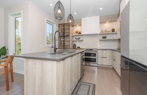 Kemptville House | The Wabi Sabi: 5-bedrooms luxury golf course home