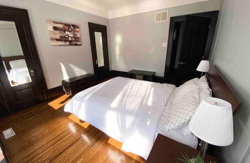 York - Haig Apartment | The Wanderlust 2 BEDS 1 BATH