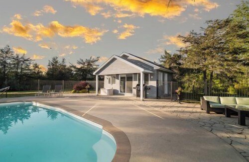 Prince Edward House | The Willows | 3 Bedrooms | 6 Guests | Heated Pool