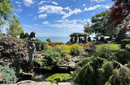 Cobourg Apartment | The Wind in the Willows - Luxury Lakefront Spa For Twon