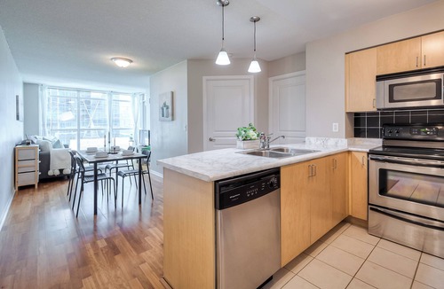 Downtown Toronto Apartment | The Yonge Suites - Downtown Elegance