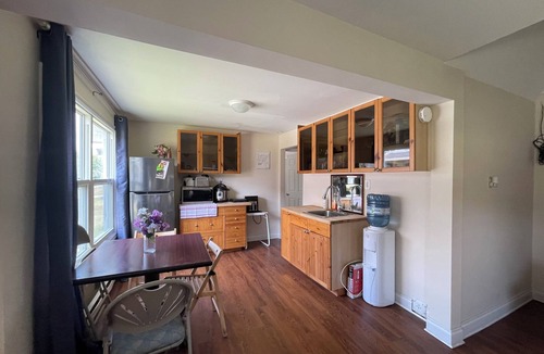 Seeleys Bay Cottage | Thousand Island Kingston Cozy Two Bedroom Cottage + DINNER & BREAKFAST(EXTRA)