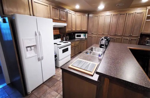 Bridgeview Apartment | Three Bedroom Three Bath Penthouse with Sauna & Exercise/Office Space