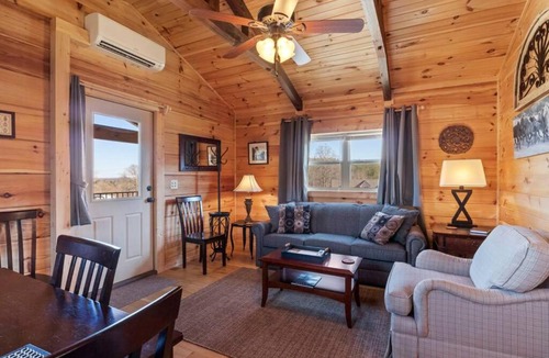 Tryon House | Tiny Cabin 2- Near Tryon Equestrian Center
