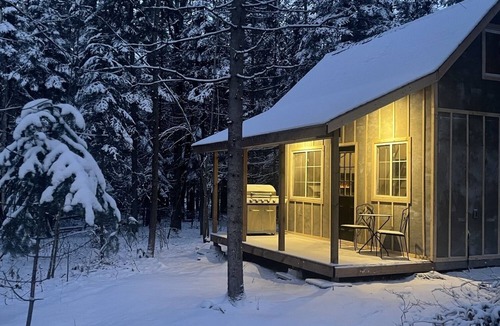 Hastings Highlands Cabin | Tiny Home Bliss Harcourt/Bancroft.