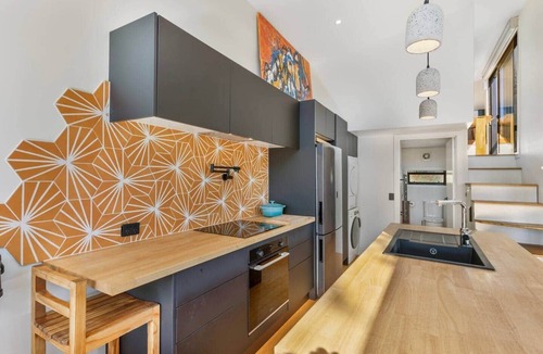 Albert Town House | Tiny House - Big Luxury
