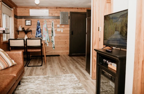 Cushing Cabin | Tiny Timber, tiny cabin with a Scandinavian flair! Sauna & plunge tub!