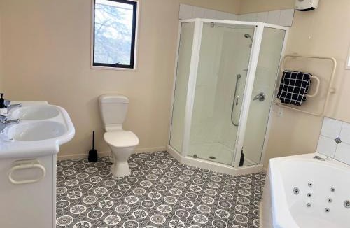 Greta Valley House | Tipapa Deer Park - Spacious Rural lodge Sleeps 22