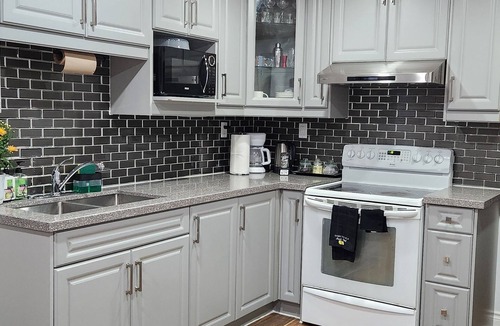 Courtice House | Together Time Getaway, Just 5 Mins to Hwy 401