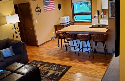Kenwood House | Toledo Blue House-Spacious 5 bedroom, 2 living rooms & large outside area