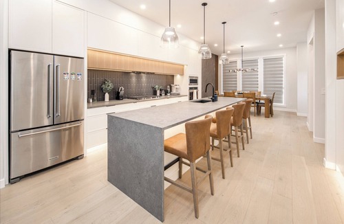 Renfrew House | Top 1% Luxury YYC | New Build | Mins to DT