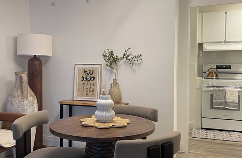 Forest Hill South Apartment | Toronto 1 bed 1bath condo with 1 parking near Casa Loma closer to subway