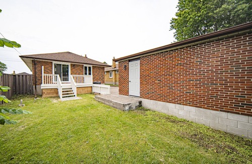 Wexford - Maryvale House | Toronto 6 Bedroom Free parking and Wi-fi