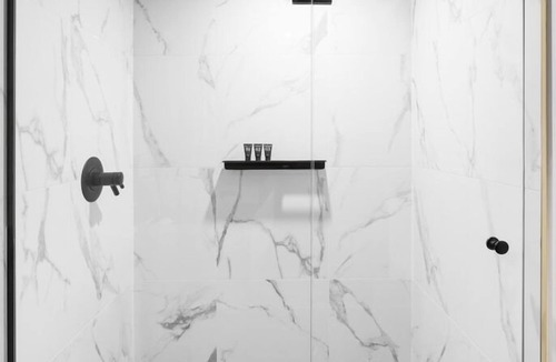 Riverside Hotel | Toronto Adventure Awaits! 2 Modern Units Near Toronto Eaton Centre and CN Tower