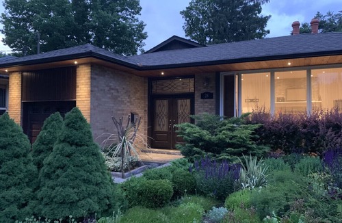West Deane Park House | Toronto Charming 3 Bedrooms House Close to Airport