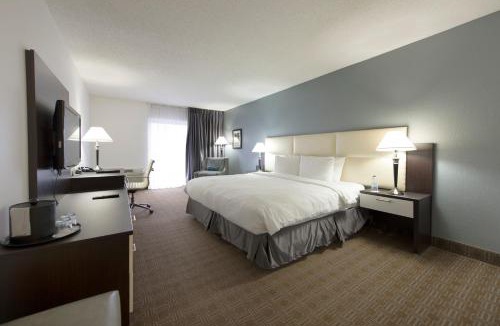 Wynford-Concorde Hotel | Toronto Don Valley Hotel and Suites