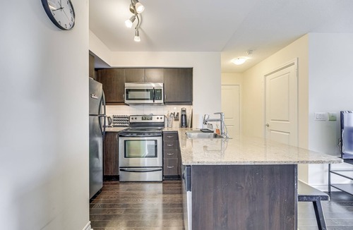 Bayview Village Condo | Toronto Furnished Condo - Modern 1 Bed, 1 Bath Corner Suite. 6 month+ Stays