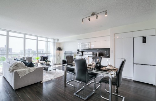 CityPlace Apartment | Toronto Lakeshore Bliss
