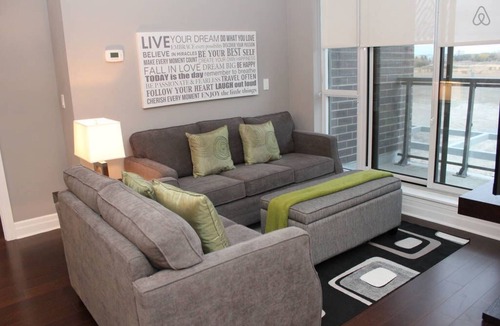 Markham Condo | Toronto Markham Center & Cineplex entertainment complex