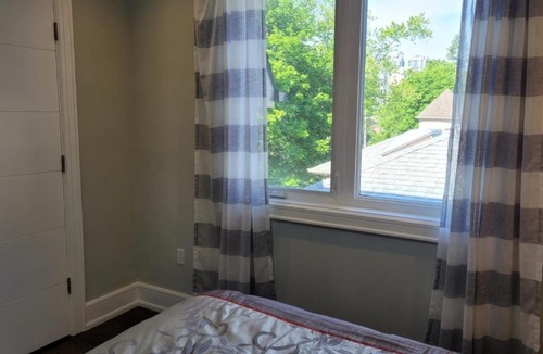Willowdale House | Toronto Modern House guest room