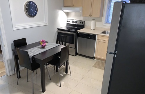 Upper Beaches Apartment | Toronto's Uber Upper Beach 3 Bedroom Suite