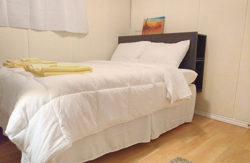 Bayview Woods - Steeles House | Toronto vacation home in North York with free parking