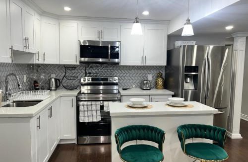 Brampton Apartment | Tosam Luxury Lodge Two Bedroom Suite