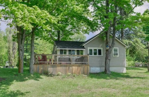 Bala Cottage | Traditional Cottage in Muskoka Lakes Bala