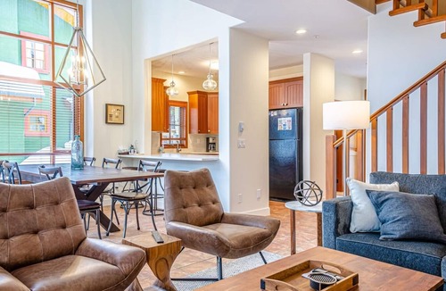 Sun Peaks Condo | Trails Edge #25 By Bear Country