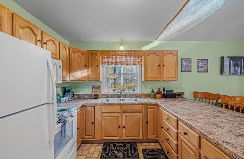 Great Cacapon Ski Chalet | Trails End River Retreat - Riverside