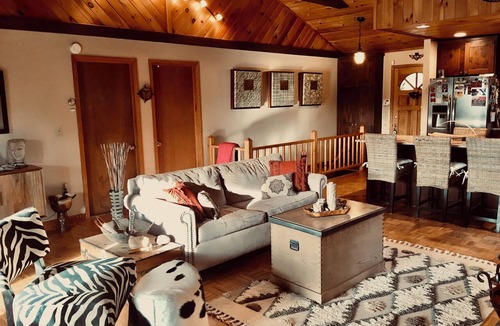 Hunter Cabin | Tranquil 3 Bdrm Log Cabin on Lake 10 min from Windham & Hunter Mts- dog friendly