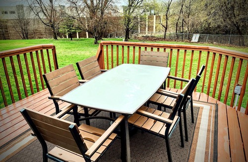 Oakdale House | Tranquil 3-Bedroom Retreat: Perfect for Leisure & Work Near Twin Cities