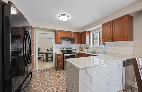 Halton Hills House | Tranquil & Comfortable: 5BR Retreat in Georgetown