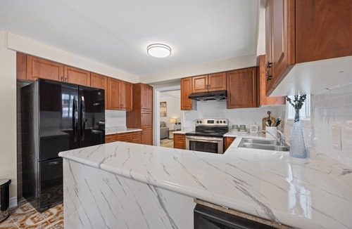 Halton Hills House | Tranquil & Comfortable: 5BR Retreat in Georgetown