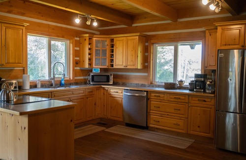 Carrying Place Cottage | Tranquil family friendly waterfront chalet