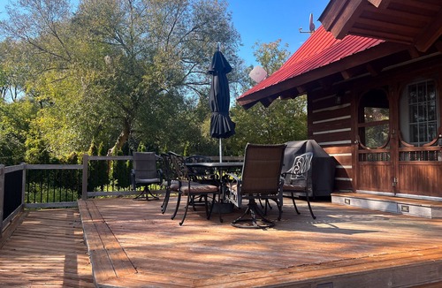 Carrying Place Cottage | Tranquil family friendly waterfront chalet