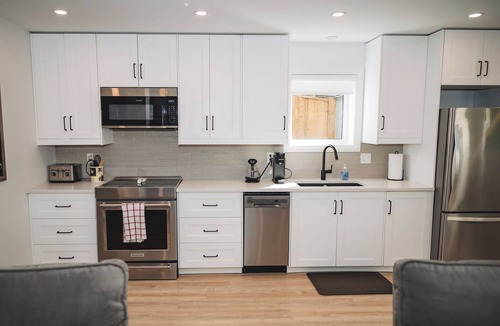 Innisfil Apartment | Tranquil Forest Oasis in Convenient Location