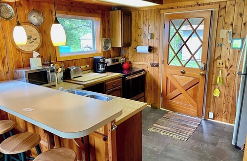 Bellaire Cabin | Tranquil Grass River Cottage Retreat