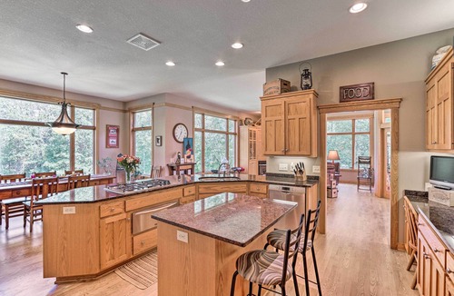 Lake Elmo House | Tranquil Lake Elmo Farmhouse: Hiking Nearby!