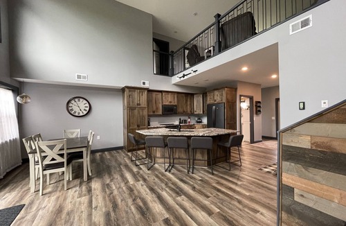 Aitkin House | Tranquil lake house retreat